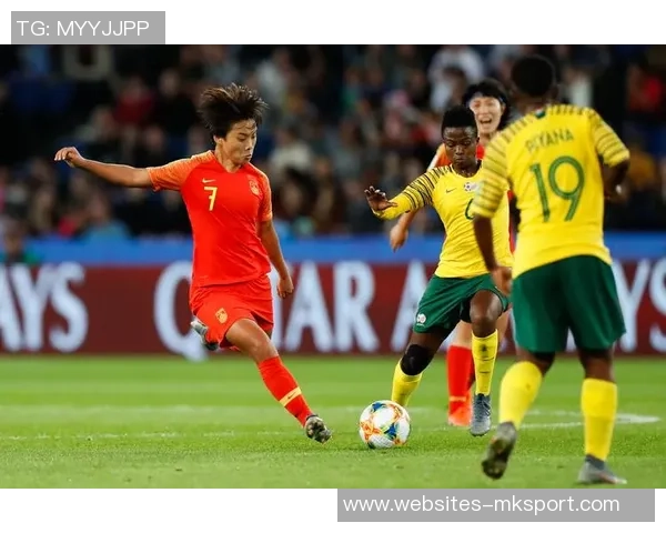 中国女足迎战法国队全力争胜展现实力与团队精神